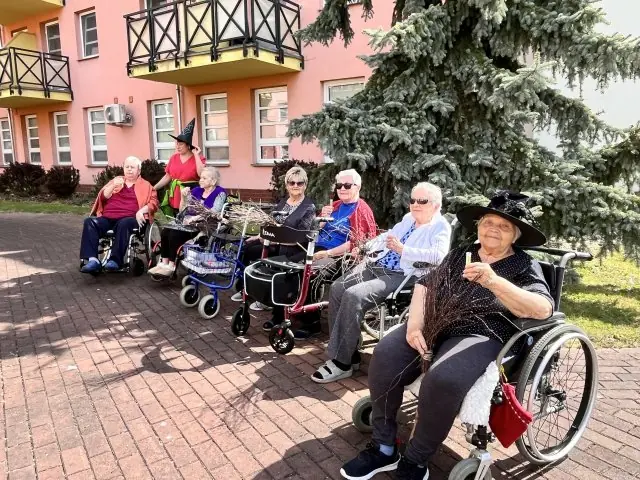 Pálení čarodějnic a stavění máje